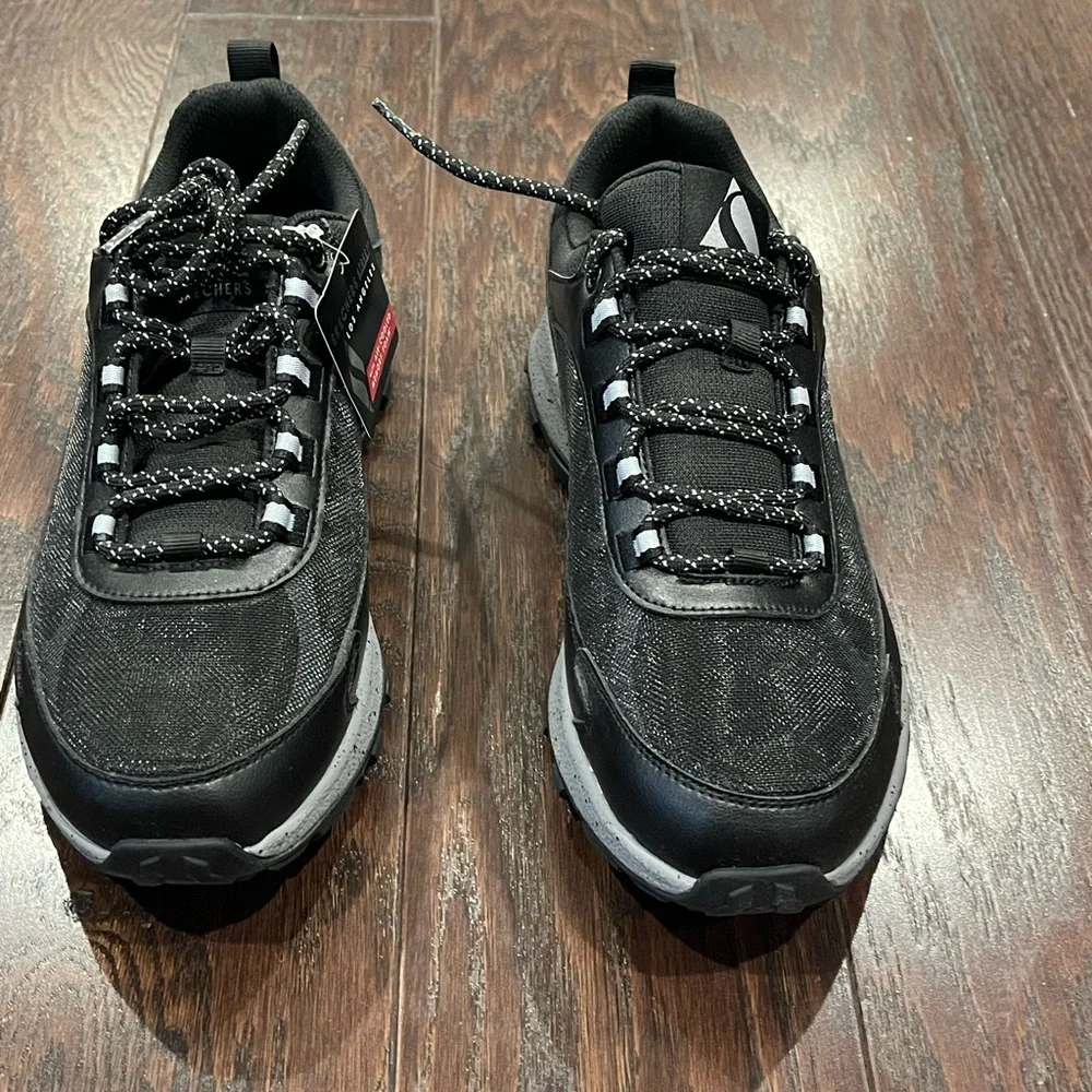 Skechers Men Urbex Duraleather Mesh Charcoal Trim Memory Foam Sneaker Size 8 NEW